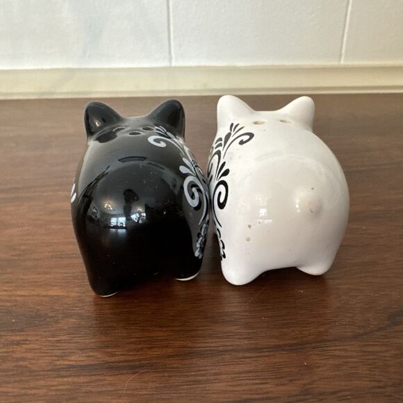 Black White Ceramic Farm Animal Salt Pepper Shakers Pig  Floral Cottagecore - Picture 8 of 9